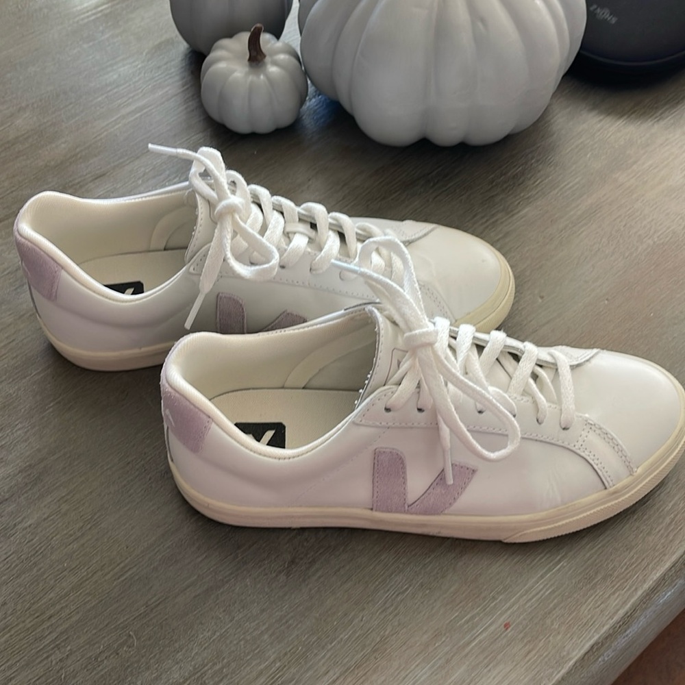 Size 8 VEJA LAVENDER